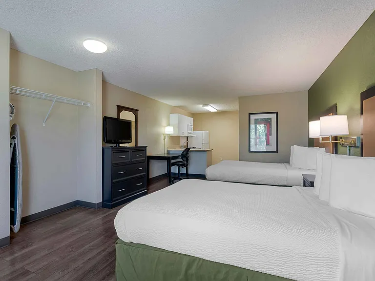 Studio Suite - 2 Full Beds