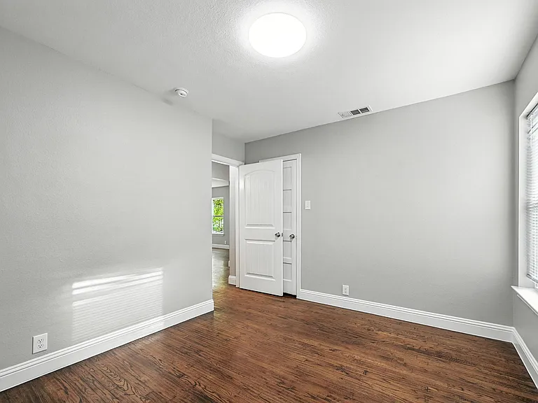 6520 Lovett Ave — Photo 5