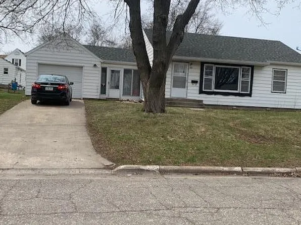 309 N 14th St, Estherville, IA 51334