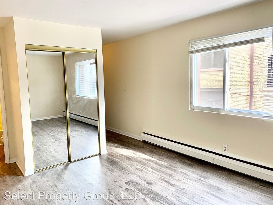 1st image of 1456 N Farwell Ave #22