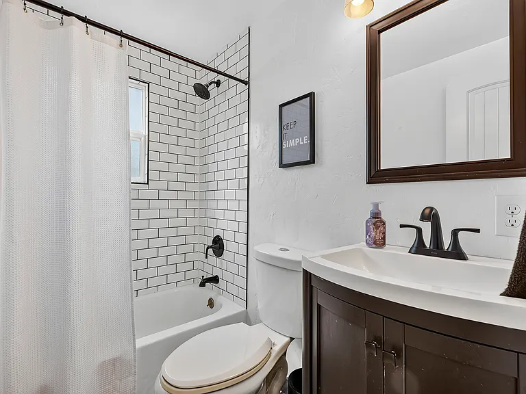 115 N Vinson St — Photo 17