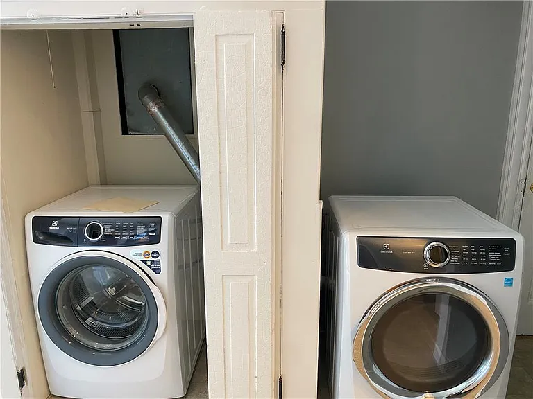 24 W Main St #1 — Photo 8