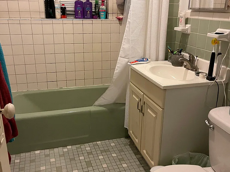 402 Highland Ave — Photo 2