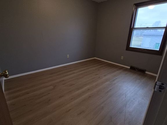 4th image of 519 3rd Ave SE