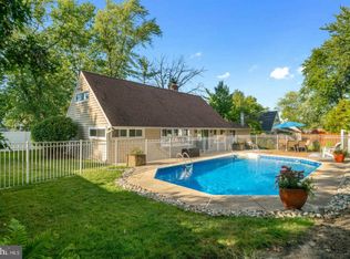 18 Spring Valley Rd, Levittown, PA 19056