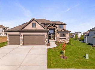 1000 Rannoch Dr, Raymore, MO 64083