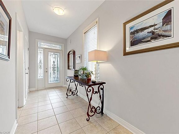 5th image of 4176 Saunders Cres