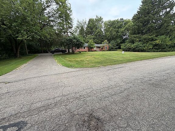 3rd image of 3520 Rayburn Rd