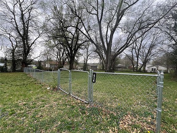 2nd image of 614 2nd St