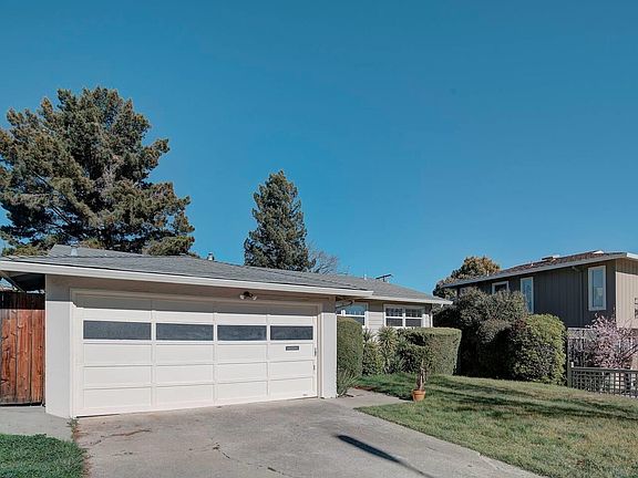 3rd image of 2826 McGarvey Ave