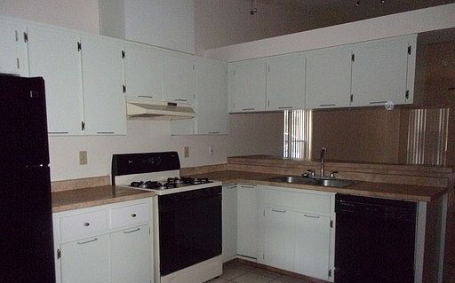 2nd image of 1057 Love Ln