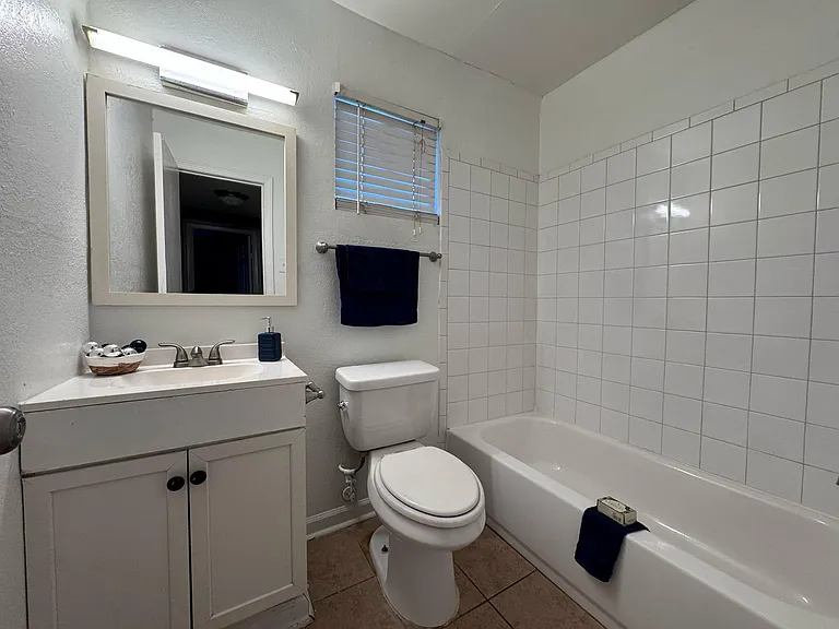 Willow Creek Apartments — Photo 5