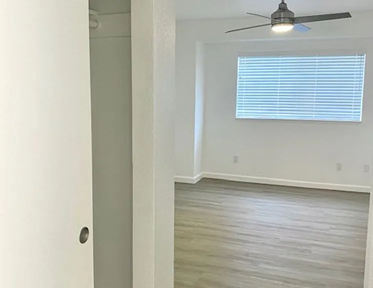Oak Park Village Apartments — Photo 35