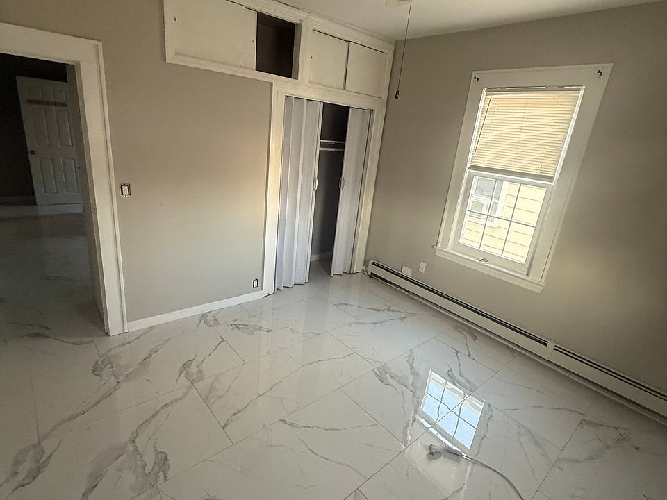 1st image of 810-812 W Grand St #1F