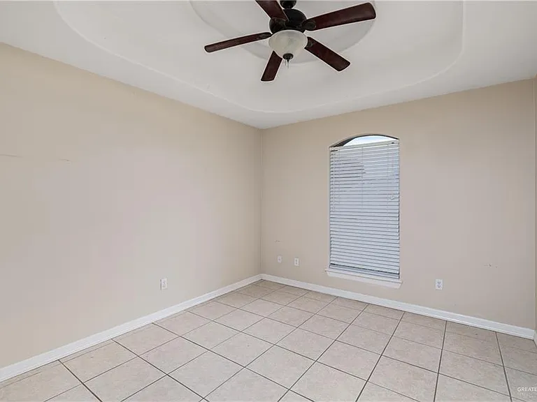 1011 Regal Dr — Photo 10