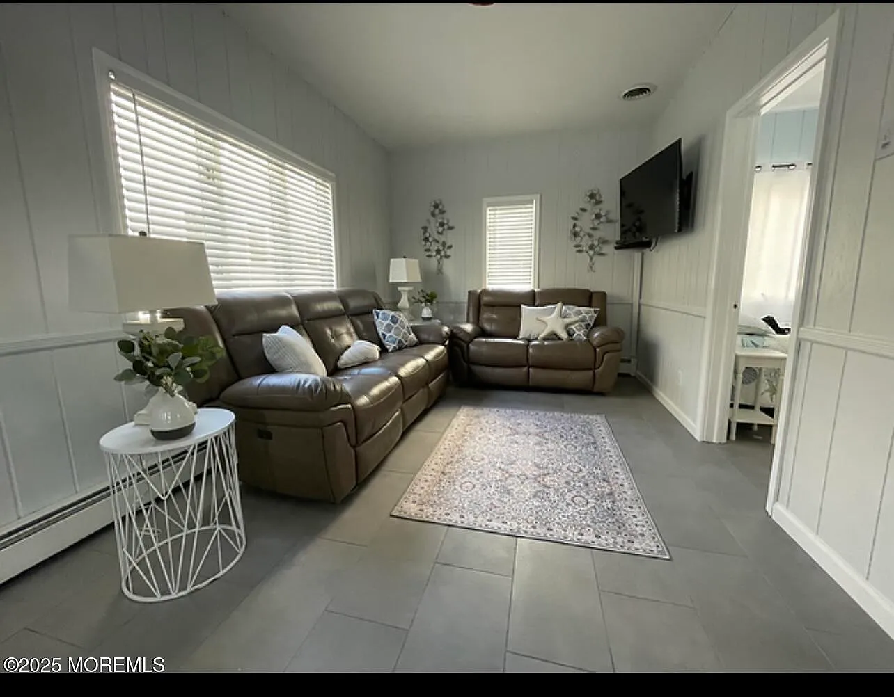 4 bed, 1040 sqft, $3,740 — Photo 4