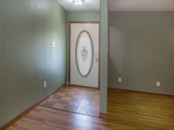 5th image of 190 Richland Cir