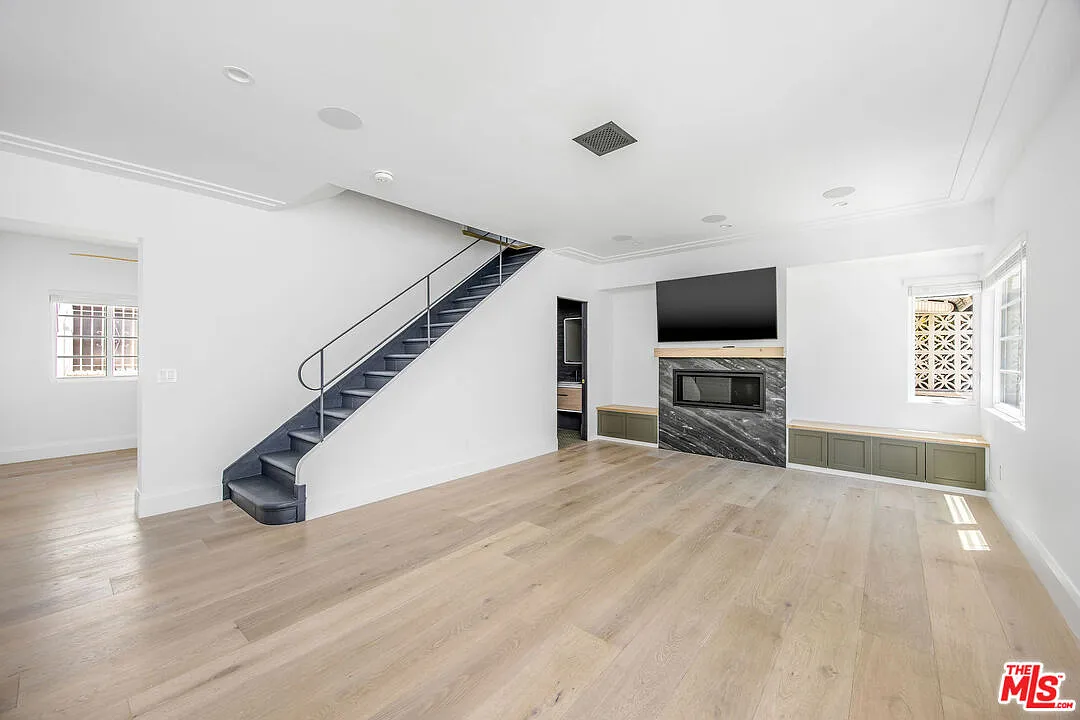 2 bed, 2.5 bath, 1400 sqft, $4,850 — Photo 3