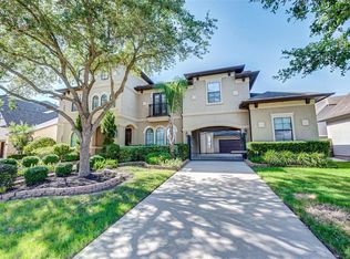 7519 Mulrain Dr, Sugar Land, TX 77479