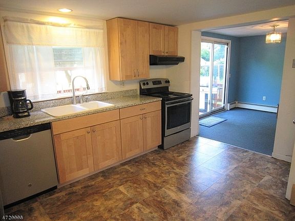 5th image of 104 Washington St