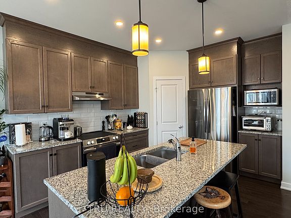 5th image of 802 Sendero Way