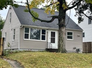 2107 Hamilton St SW, Cedar Rapids, IA 52404