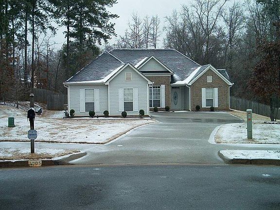 2nd image of 1305 Dundee Ct