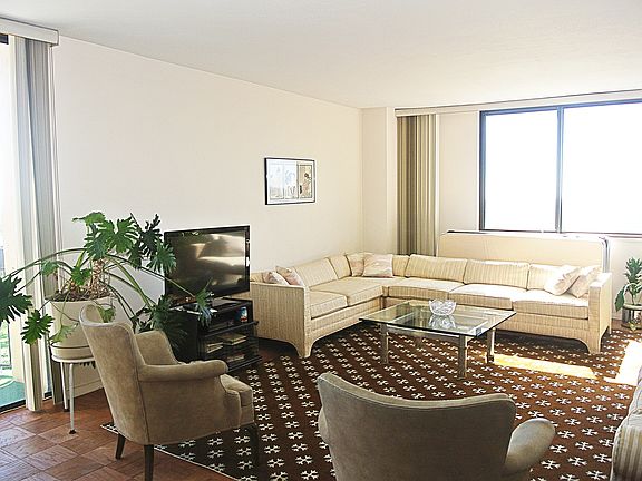 3rd image of 26910 Grand Central Pkwy APT 10W