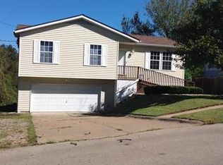 408 E Clement St, De Soto, MO 63020