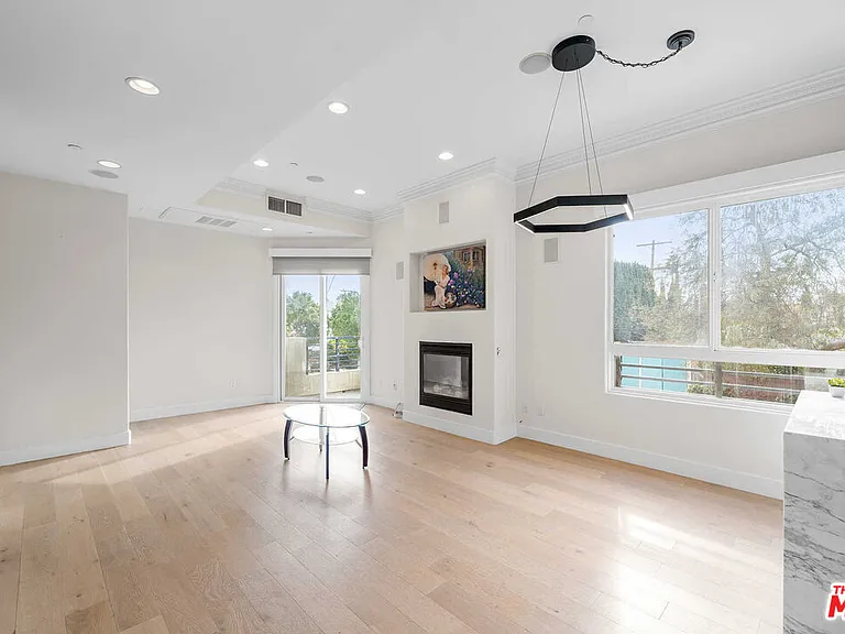 438 Arnaz Dr #106 — Photo 3