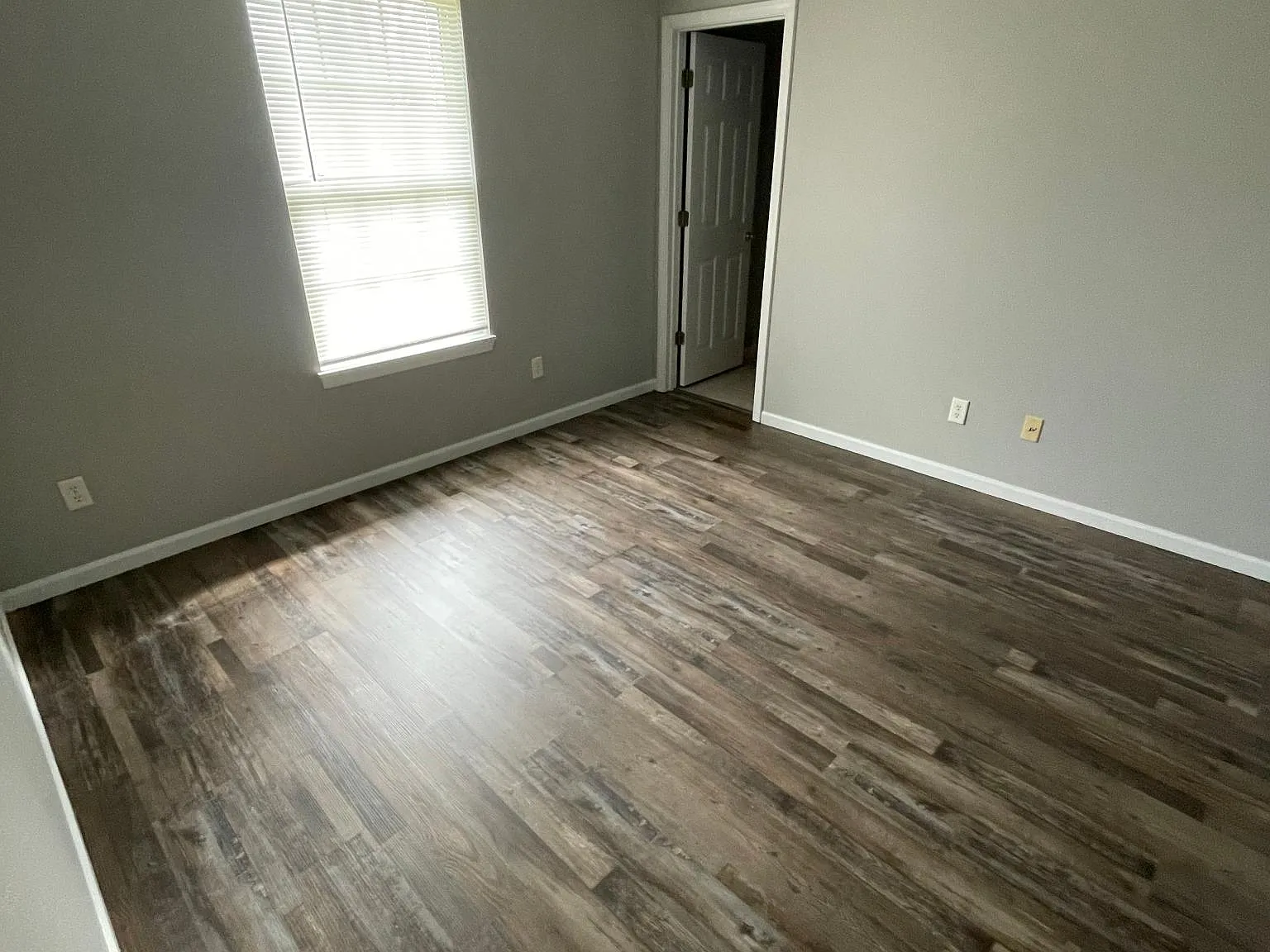 3 bed, 1200 sqft, $1,250 — Photo 3