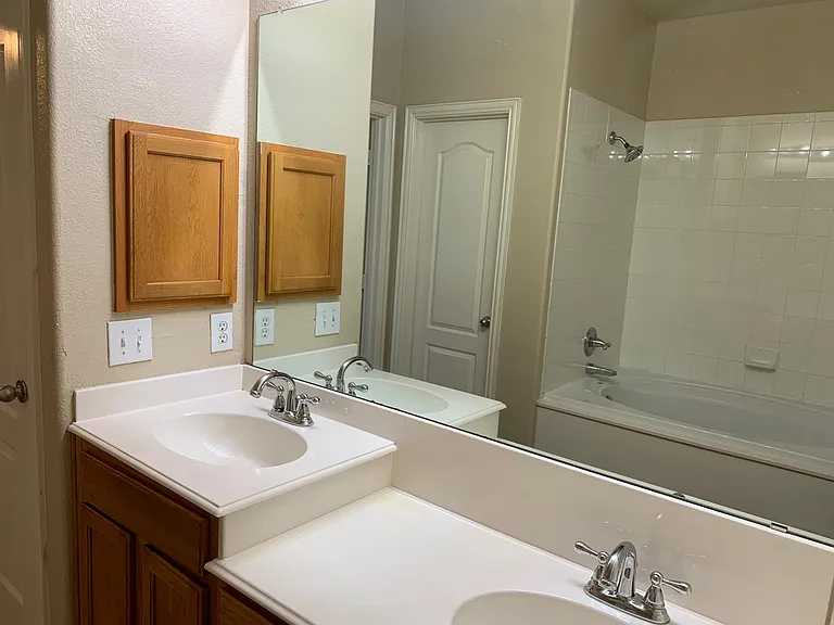 9513 Waterman Dr — Photo 6