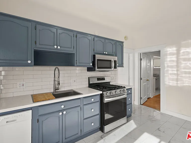 1821 N Grace Ave — Photo 7