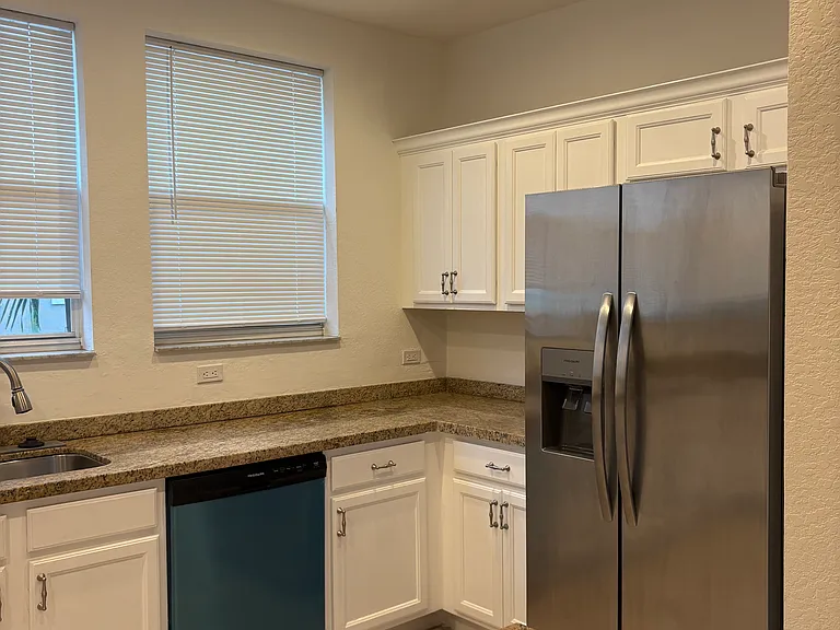 833 Millbrae Ct #4 — Photo 7