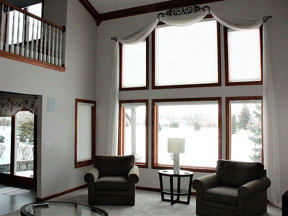 2nd image of 748 Blackmoor Cir