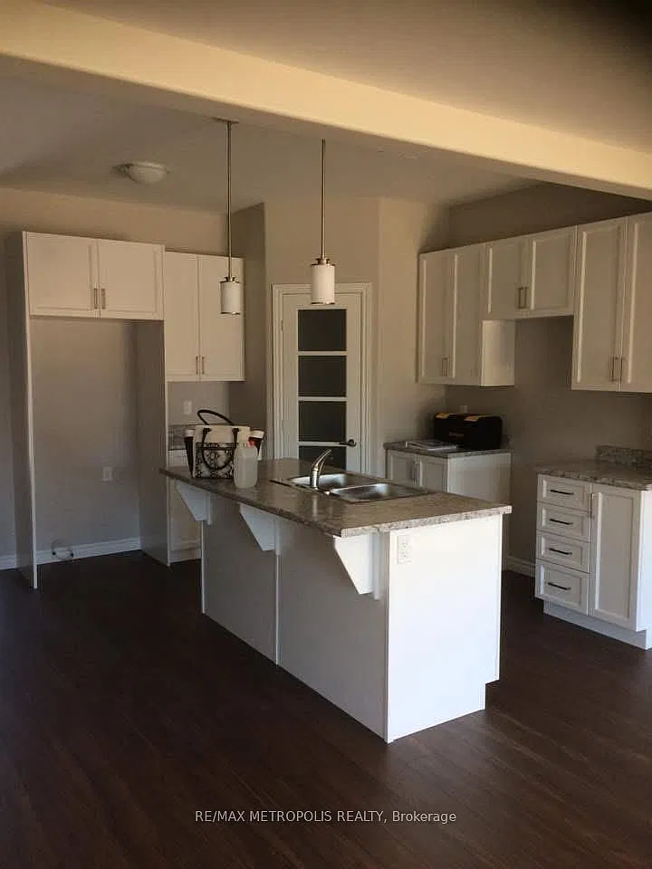 3 bed, $2,860 — Photo 3