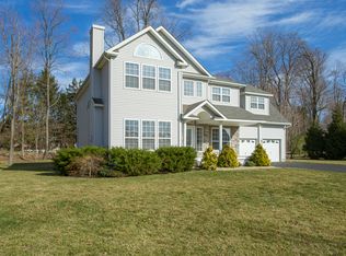 72 Firethorn Dr, Wappingers Falls, NY