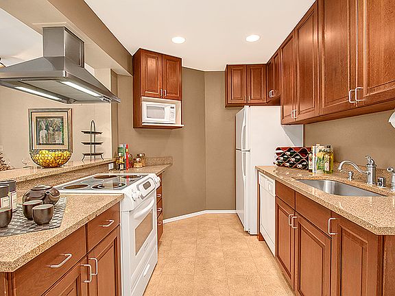 5th image of 7912 170th Ave NE Unit 207