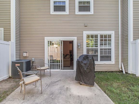 5th image of 911 Keenan Ct #102