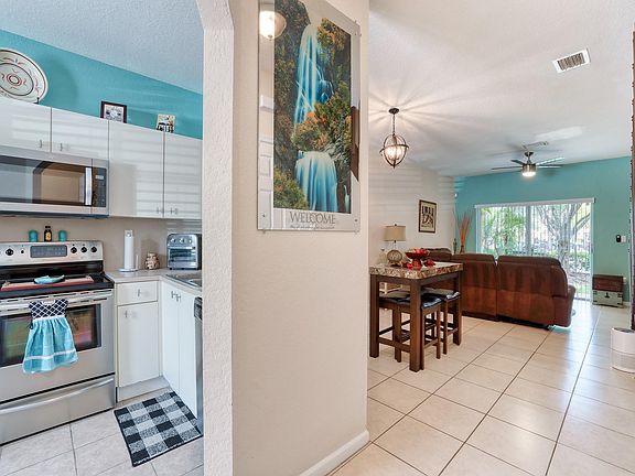 4th image of 7909 N Tuscany Court #7909