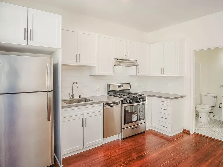 5908 N Figueroa St #10 — Photo 8