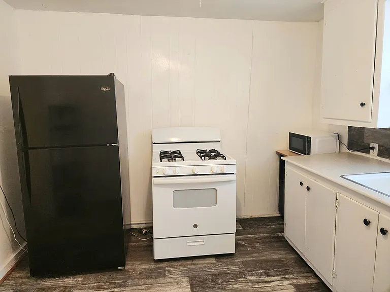 216 S Avenue I #6 — Photo 1