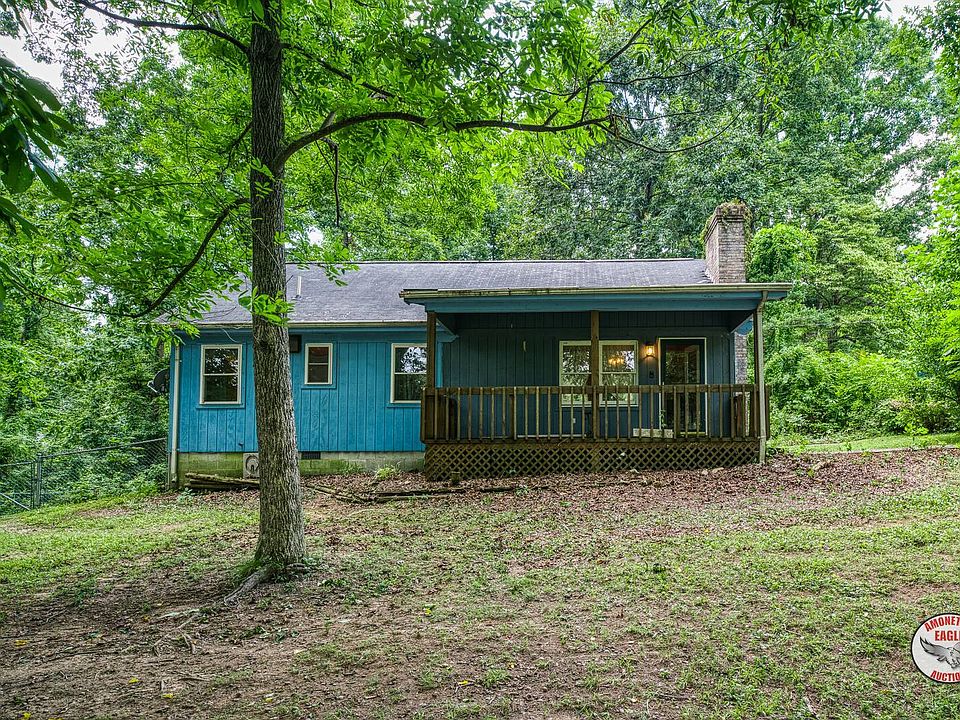 1st image of 1020 Center Ln
