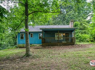 1020 Center Ln, Byrdstown, TN 38549