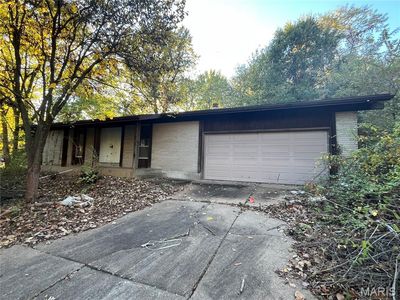 905 Roussilon Ct, Saint Louis, MO, 63135