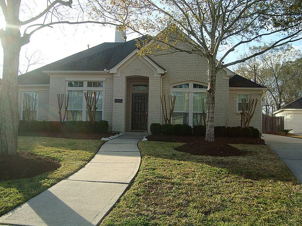 4428 Grove Park located in the beautiful Claremont Park sub division