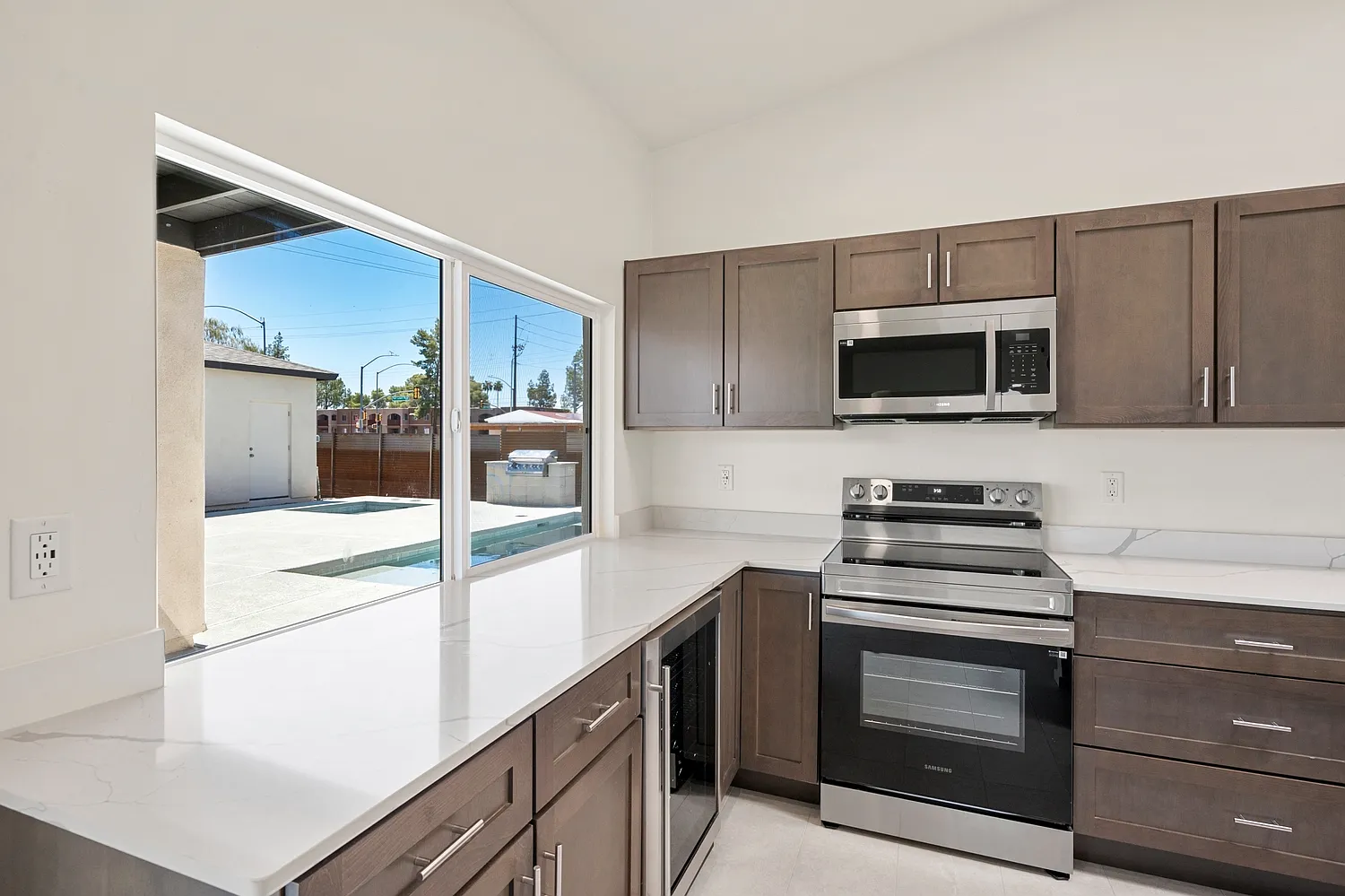 4 bed, 1600 sqft, $3,900 — Photo 1