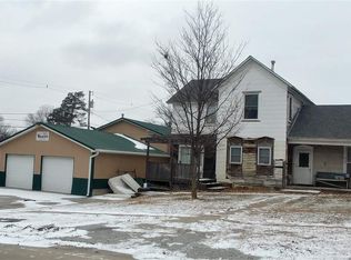 542 E 16th St, Crete, NE 68333