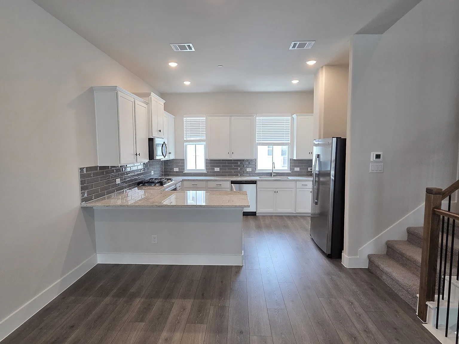 3 bed, 2185 sqft, $3,250 — Photo 2