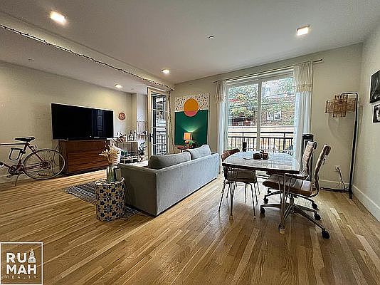 3rd image of 1633 Dekalb Ave #1A